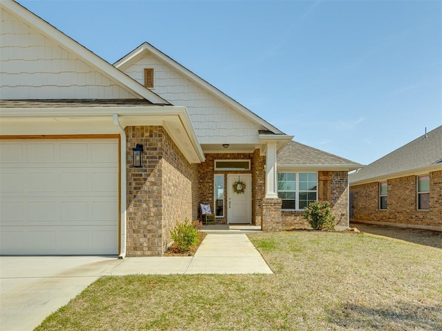 craftsman inspired home featuring a front lawn and a garage