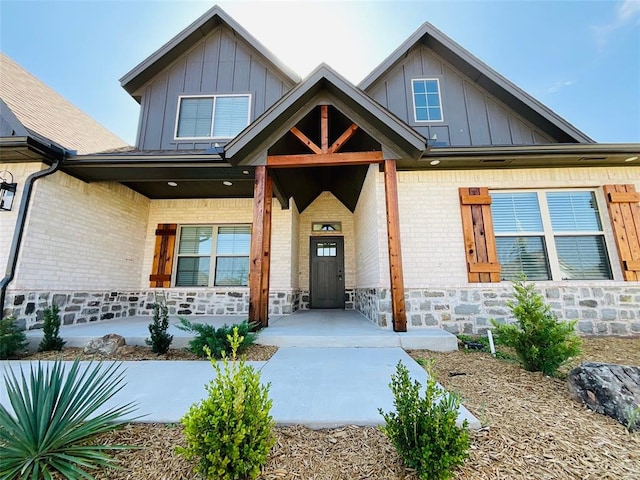 doorway to property featuring covered porch