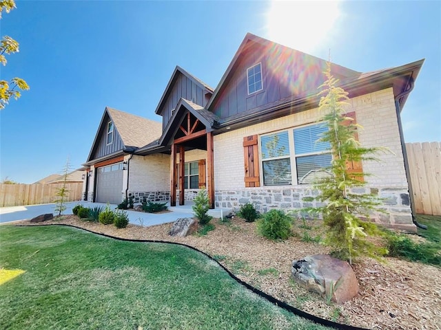 craftsman house featuring a front yard and a garage