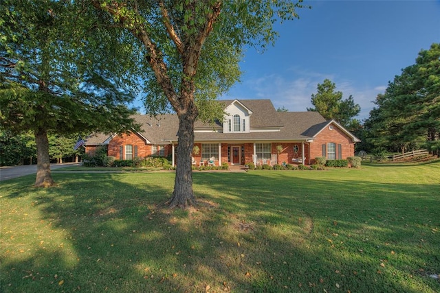 view of front of home featuring a front yard