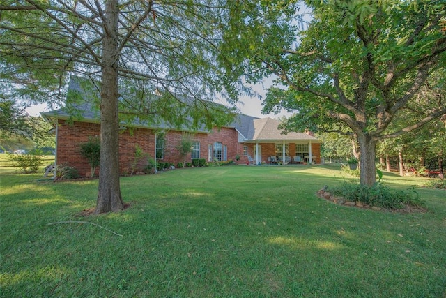 view of front of property with a front yard