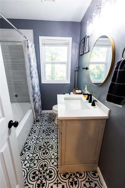 full bathroom with toilet, plenty of natural light, tile patterned flooring, and shower / tub combo with curtain