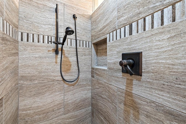 room details featuring a tile shower