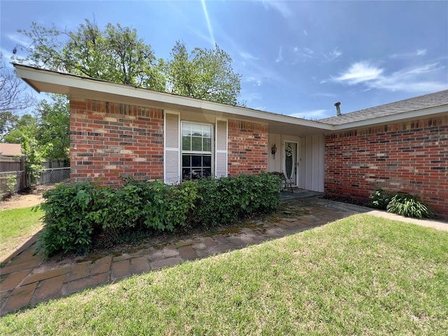 property entrance featuring a lawn