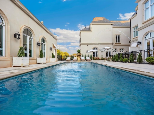 view of swimming pool