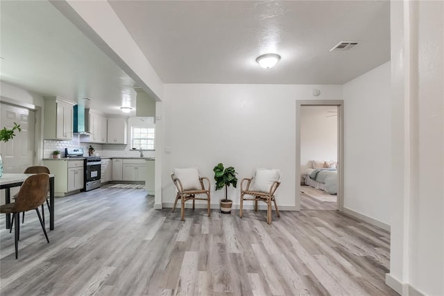 sitting room with light hardwood / wood-style flooring