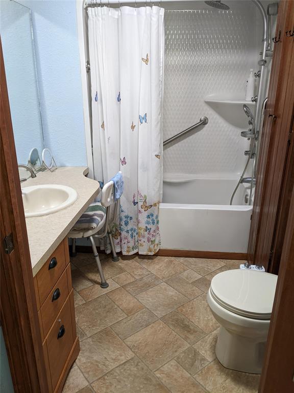 full bathroom with vanity, toilet, and shower / tub combo