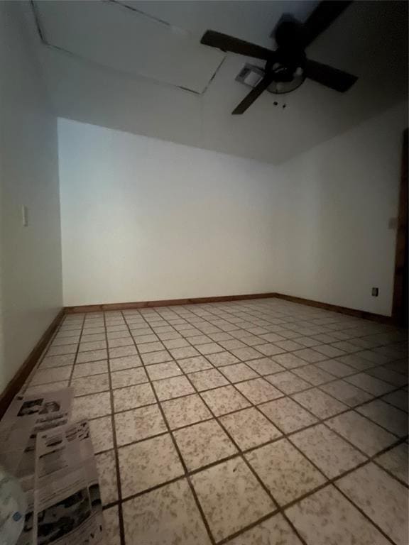 empty room with ceiling fan