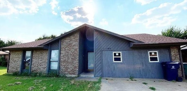 view of side of property featuring a yard