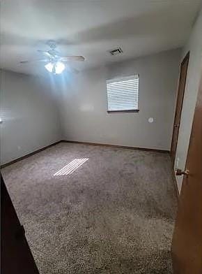 carpeted empty room featuring ceiling fan