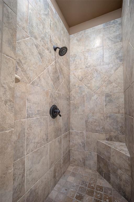 bathroom featuring tiled shower