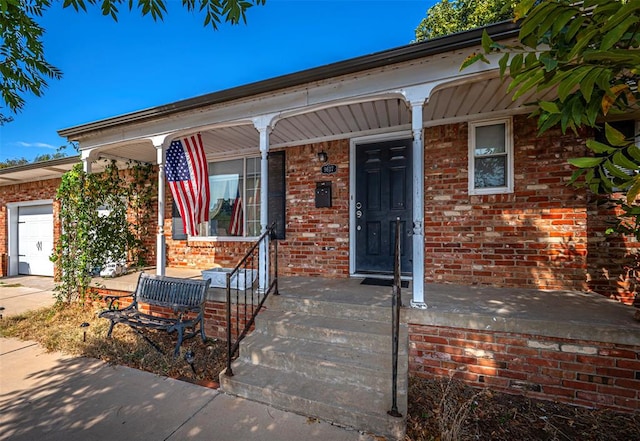 doorway to property with covered porch