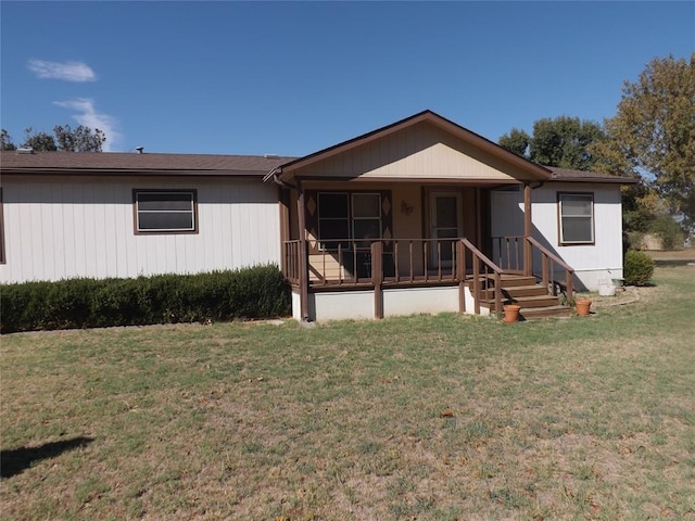 view of front facade featuring a front yard