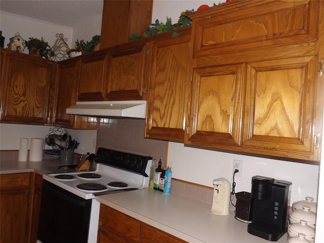 kitchen featuring decorative backsplash and electric range