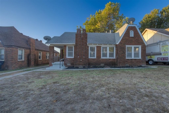 view of front of house featuring a front yard