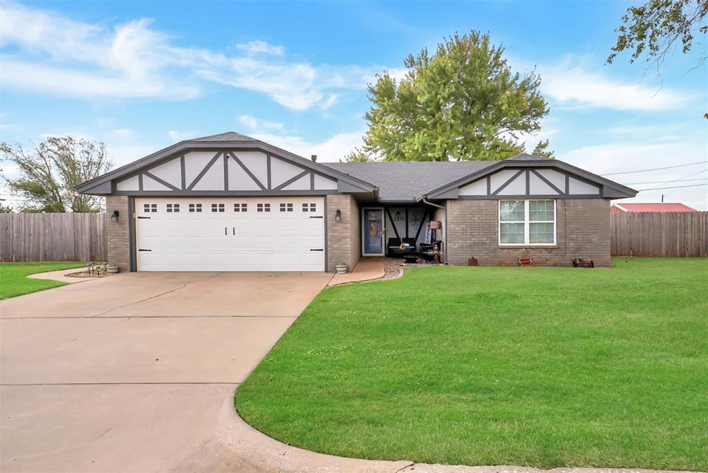 view of front of home with a garage and a front yard