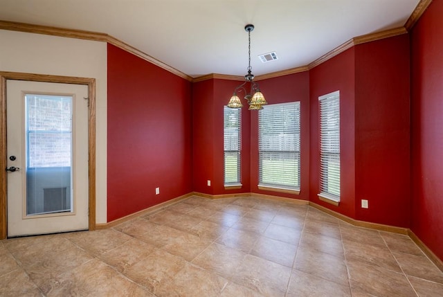 empty room with a notable chandelier and crown molding