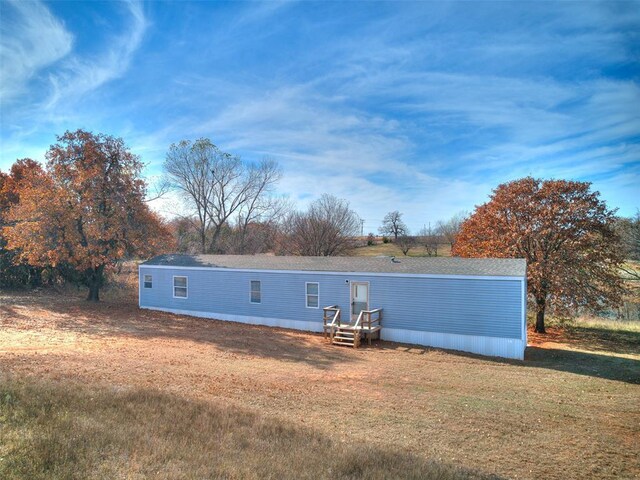 view of front of property with a front lawn