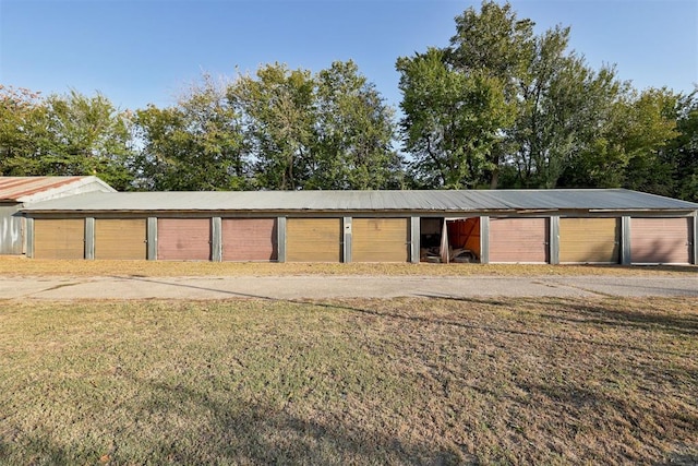 exterior space featuring a yard