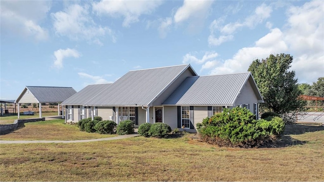 view of front of house featuring a front yard