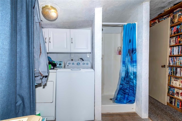 laundry room with carpet flooring, independent washer and dryer, and a textured ceiling