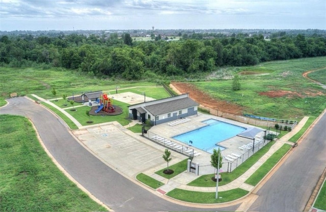 view of swimming pool