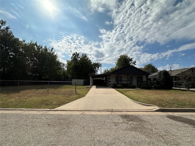 view of front of home with a carport and a front yard