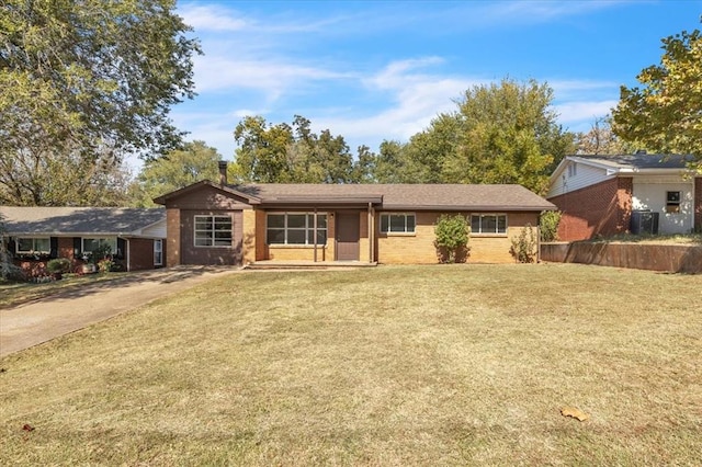 ranch-style house featuring a front yard