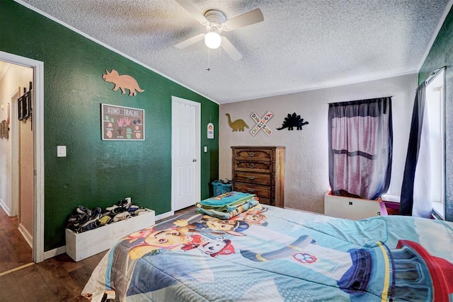 bedroom with crown molding, wood finished floors, lofted ceiling, a textured wall, and a textured ceiling