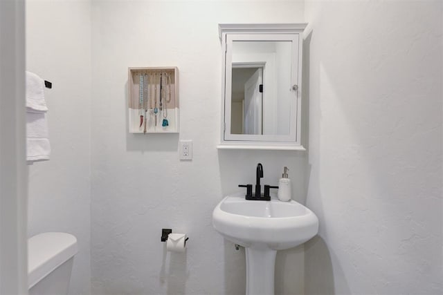 bathroom featuring sink and toilet