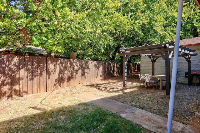 view of yard with a patio area and a pergola