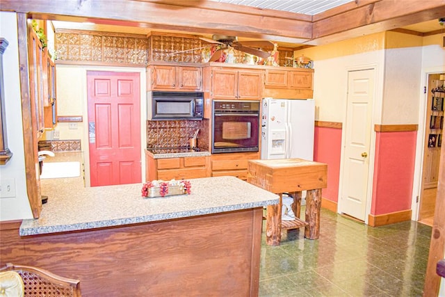 kitchen with sink, beamed ceiling, kitchen peninsula, decorative backsplash, and black appliances