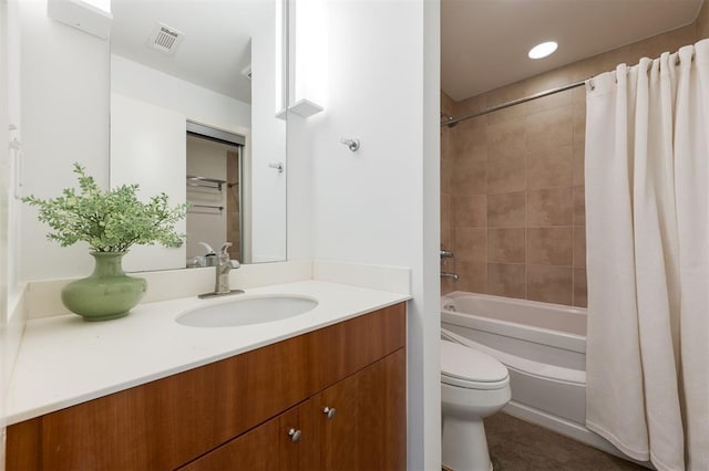 full bathroom with shower / bath combo with shower curtain, vanity, and toilet