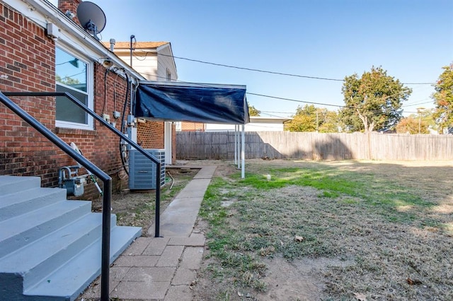 view of yard featuring central AC unit