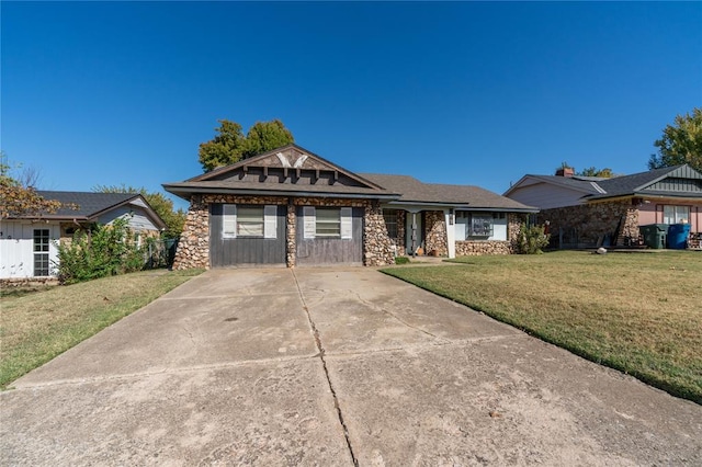 single story home with a front lawn