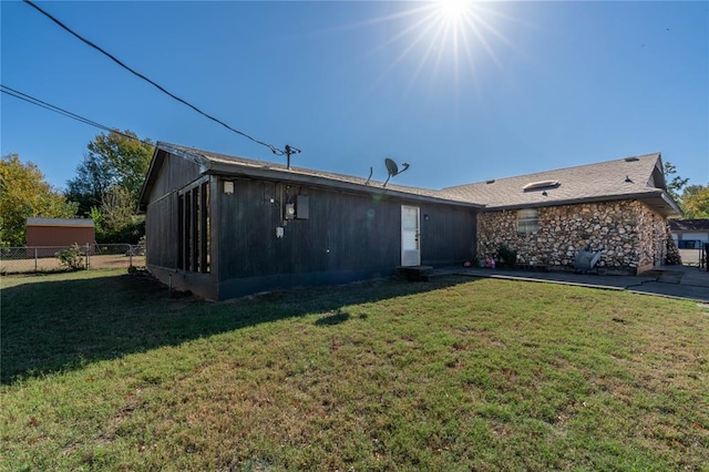 back of house featuring a yard