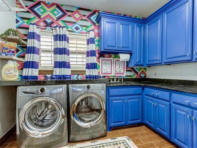 washroom featuring sink, cabinets, independent washer and dryer, and wood-type flooring