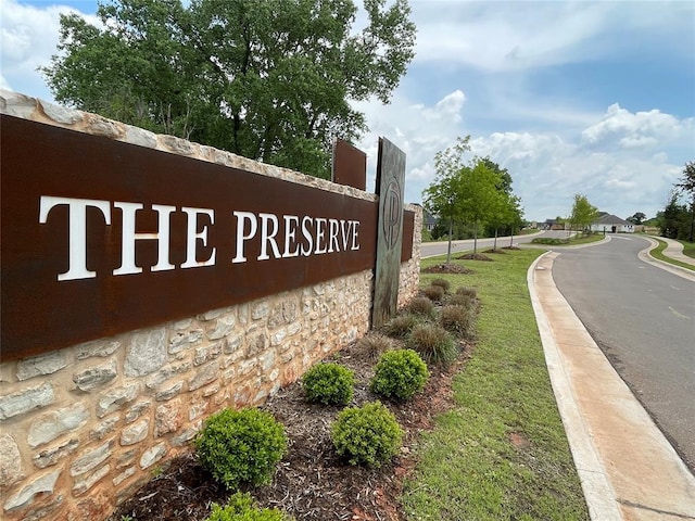 view of community / neighborhood sign