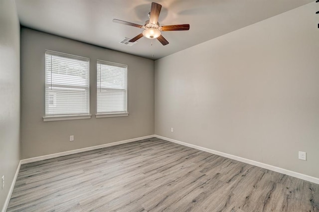 unfurnished room featuring light wood-type flooring and ceiling fan