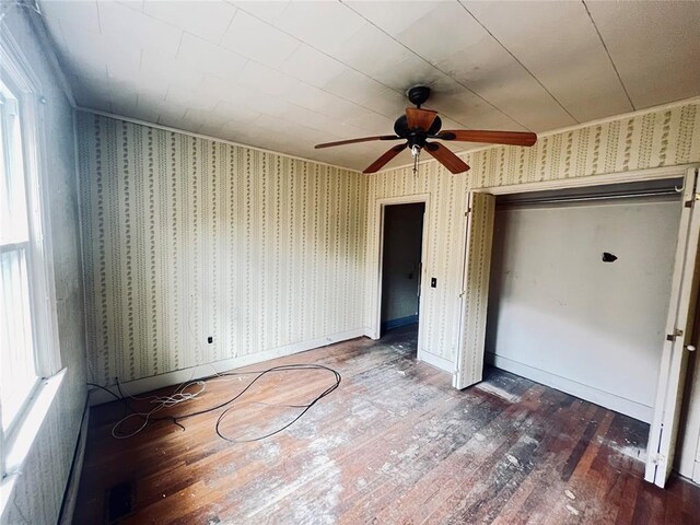 unfurnished bedroom featuring ceiling fan and dark hardwood / wood-style floors