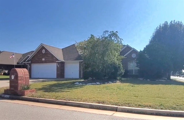 view of front facade featuring a garage and a front lawn