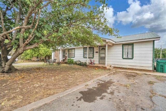 view of front of property