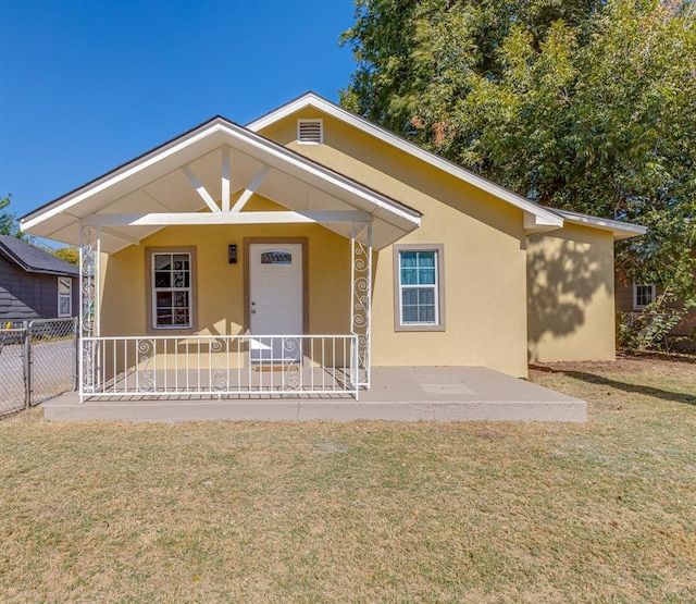 view of front of property with a porch and a front lawn