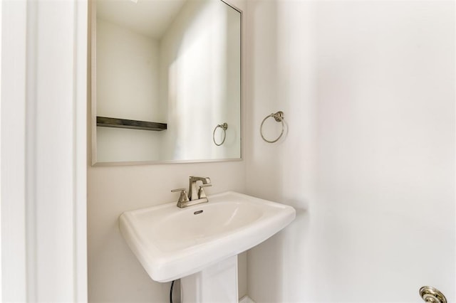 bathroom featuring sink