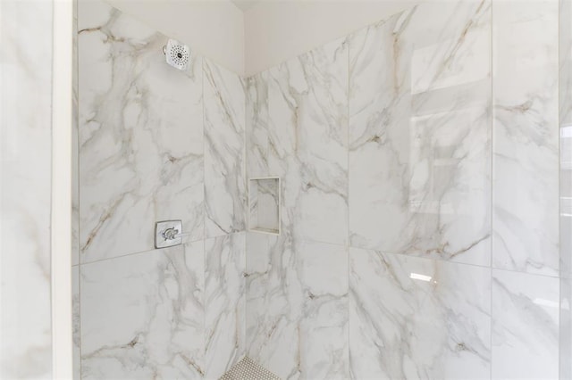 room details featuring tiled shower