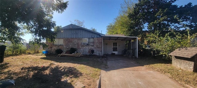 view of front facade with a carport