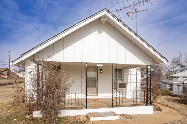 view of front of house with covered porch and cooling unit