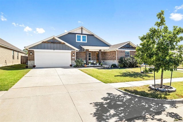 view of front facade featuring a garage and a front yard