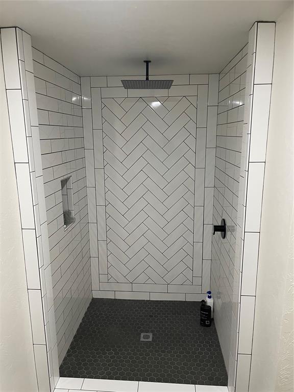 bathroom with tiled shower