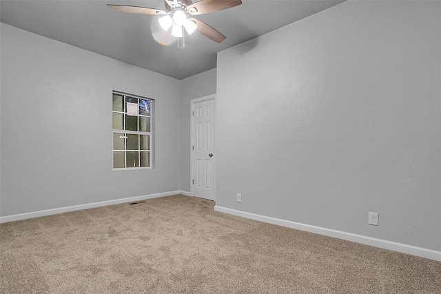 carpeted empty room featuring ceiling fan